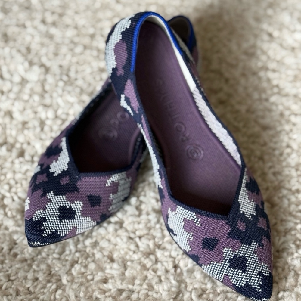 Patterned Rothy’s pointed flats